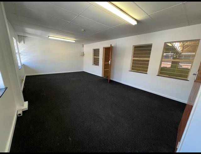 399M² WAREHOUSE TO LET IN STRIJDOMPARK